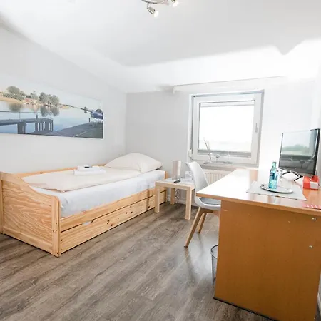 Zum Alten Faehrhaus - فندق مبيت وإفطار 3*
