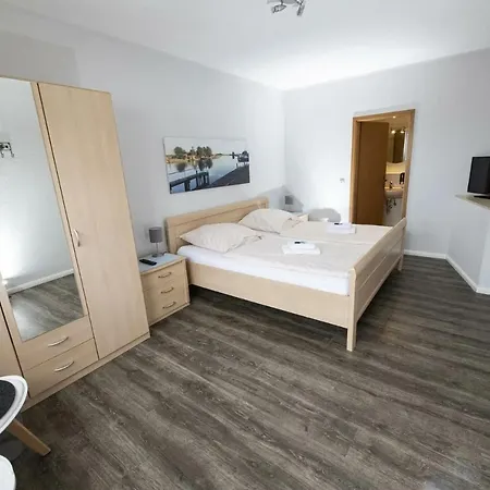 Zum Alten Faehrhaus - Bed and Breakfast Wrohm