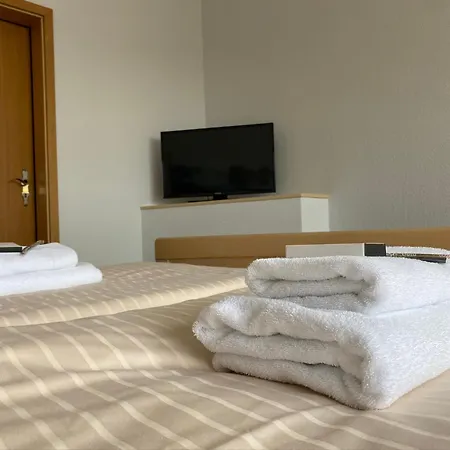 Zum Alten Faehrhaus - Bed & Breakfast