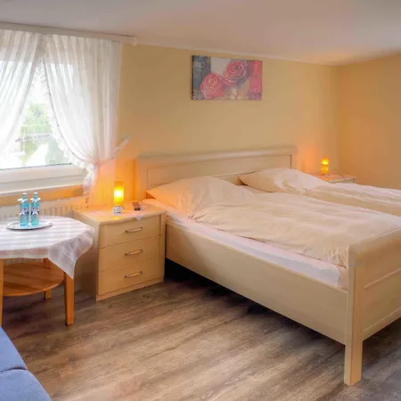Zum Alten Faehrhaus - فندق مبيت وإفطار 3*