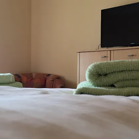 Zum Alten Faehrhaus - Bed & Breakfast 3*