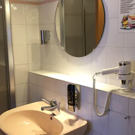 Bed and Breakfast Zum Alten Faehrhaus - Wrohm