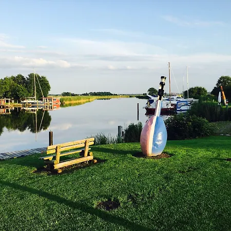 Bed and Breakfast Zum Alten Faehrhaus - Wrohm