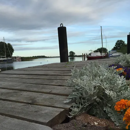 Zum Alten Faehrhaus - Bed and Breakfast Wrohm