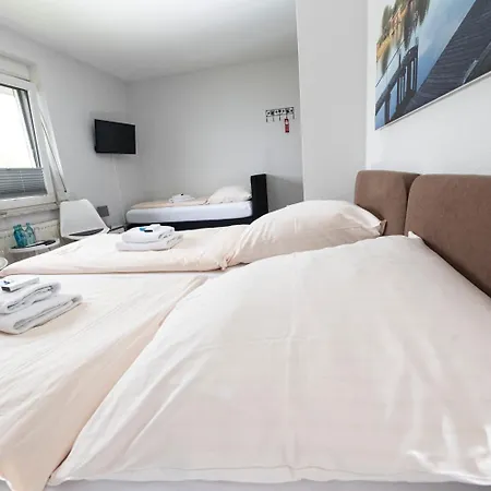 Zum Alten Faehrhaus - Bed and Breakfast 3*