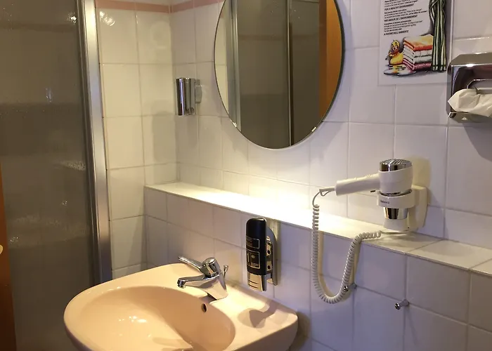 Frühstückspension Zum Alten Fährhaus - Wrohm